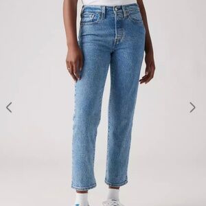 Levi’s Wedgie Straight Cropped Medium Wash Jeans - Size 27